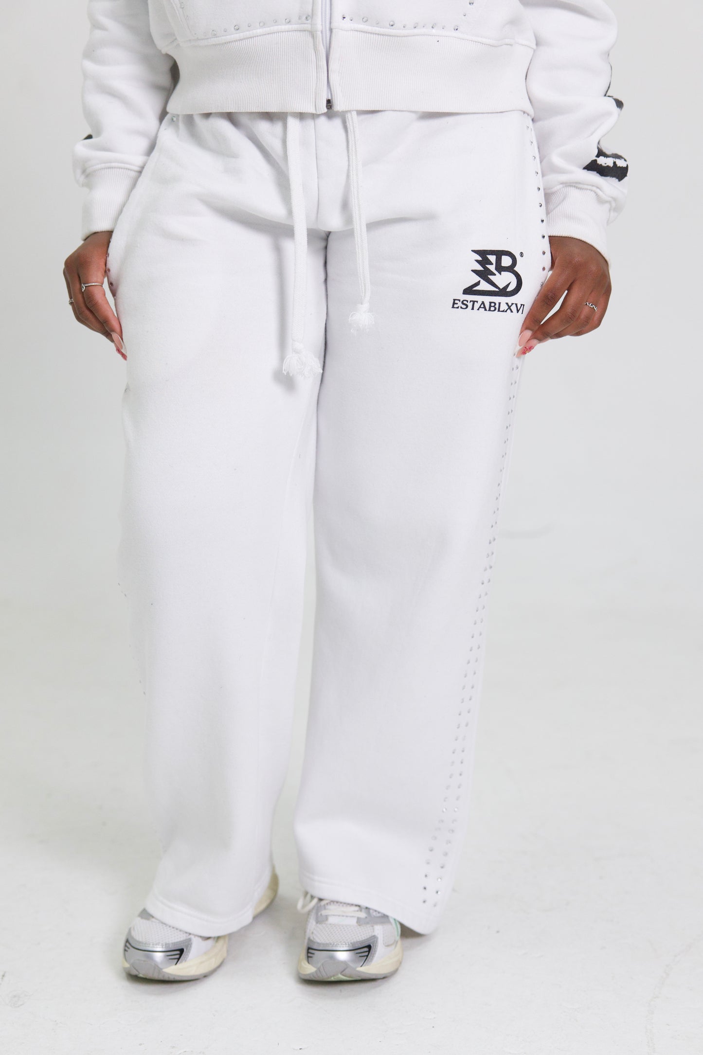WHITE PANTS